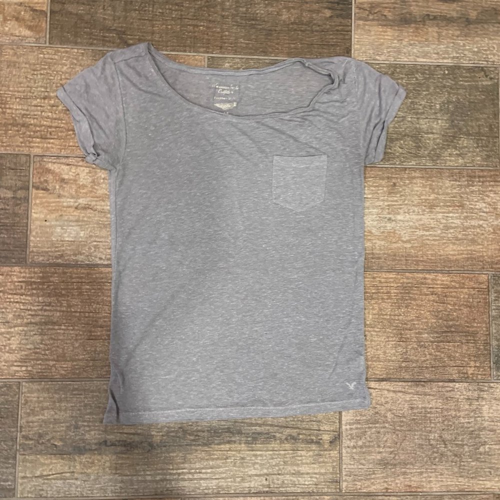 American Eagle Feather Light Gray Pocket-Tee, Size S